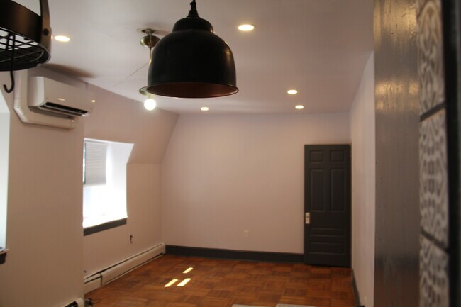 909 S 49th St unit 3RD FLOOR, Philadelphia, PA 19143 - photo 2