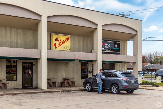 Rivercreek residents can grab a pizza at Volcano Pizza.