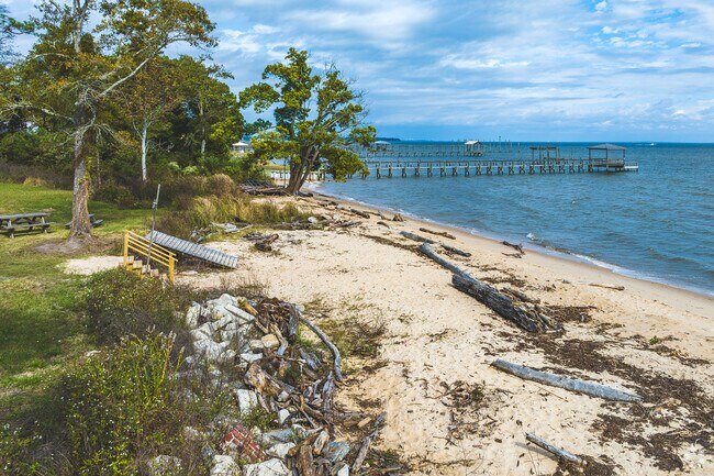 Hollinger's Park Community Center has a beach perfect for swimming in Bayside.