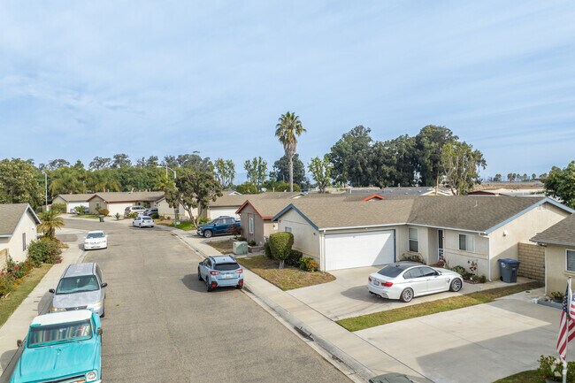 You can find a small pocket of single family homes in Mar Vista Oxnard.