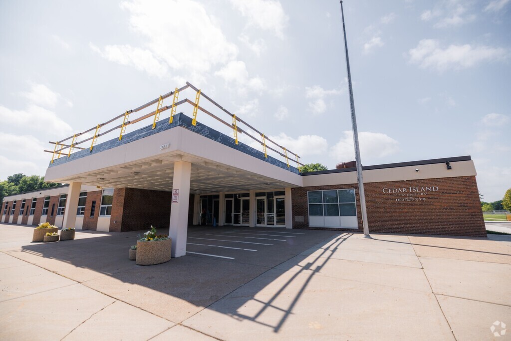 Cedar Island Elementary School serves Maple Grove students from Pre-K through the 5th grade.