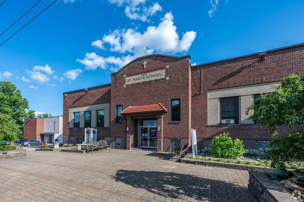 Parents can choose St Mary Elementary School for a private education for their children.