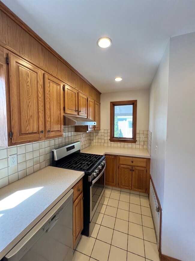 16 Alexander Ave unit 2, Medford, MA 02155 - photo 2