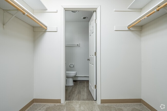 Springdale Apts, Waukesha, WI 53186 - photo 4