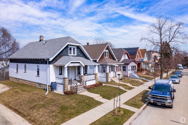 Multiple single family residences line the streets of Bay View.