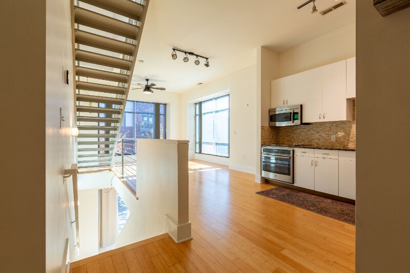 2133 Southend Dr unit 301, Charlotte, NC 28203 - photo 1