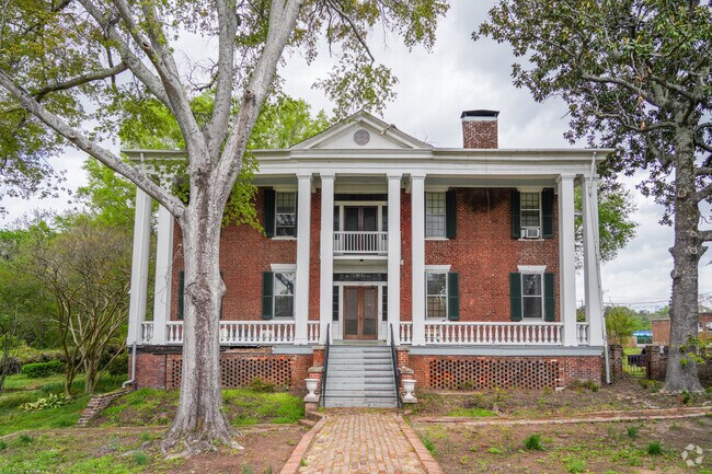 Columbus is known for its stunning Greek Revival homes, showcasing grand columns and symmetrical designs throughout the city.