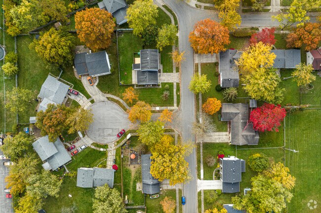 Oakhurst's lot sizes are decent when compared with the surrounding Fort Wayne area.
