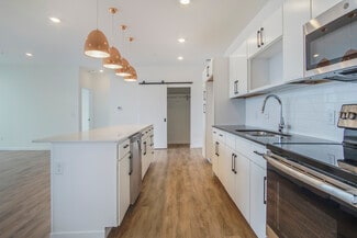 925 Pierce St, Omaha, NE 68108