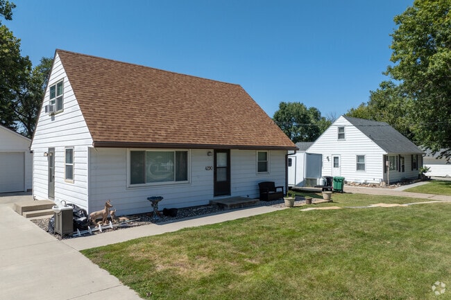 Pockets of pitched-roof bungalows can be found throughout Norwoodville.