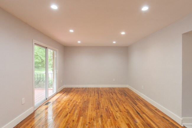 1903 Country Ln unit 1302, Ewing, NJ 08628 - photo 2