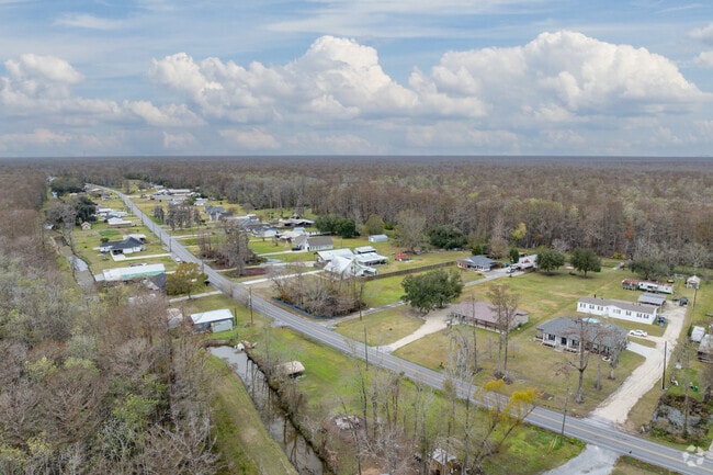 Kraemer offers quiet country living near Louisiana swamplands.