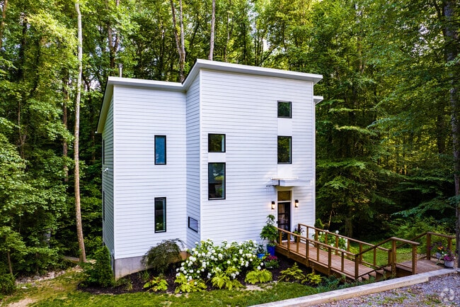 Modern homes are now popping up on wooded lots in the Southampton neighborhood.