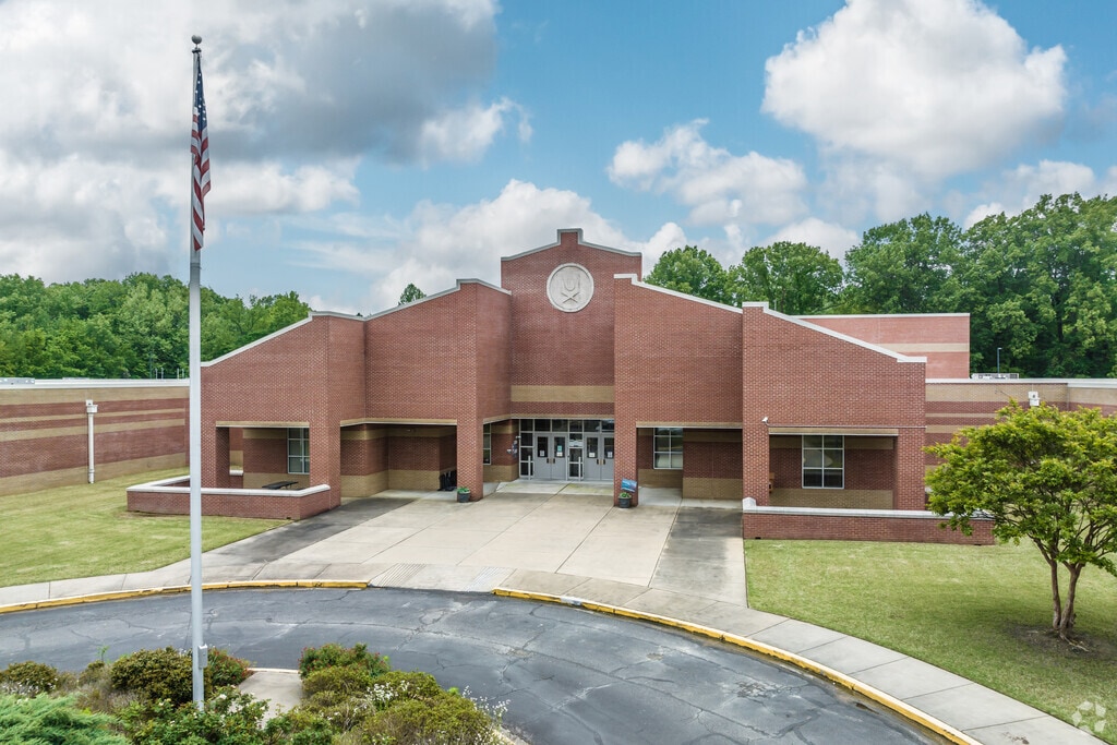 Schilling Farms Elementary School is a public school just south of Winchester Rd in Collierville.