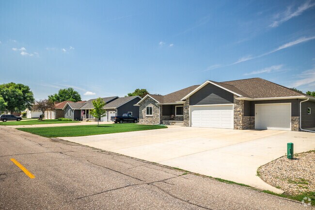 Find newly constructed modern ranch homes in Columbus.