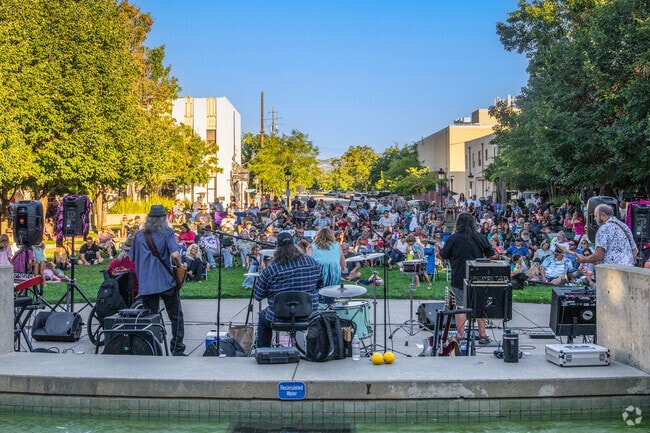 Music fills the air in Downtown Livermore as Lunafish plays nostaglic hits.
