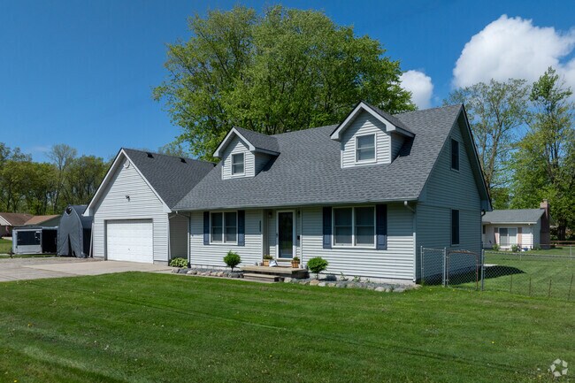Inland Cape Cod homes in Pearl Beach come with plenty of space to spread out.