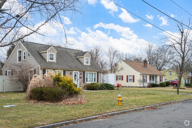 East Forest Park offer a variety of home styles and price ranges.