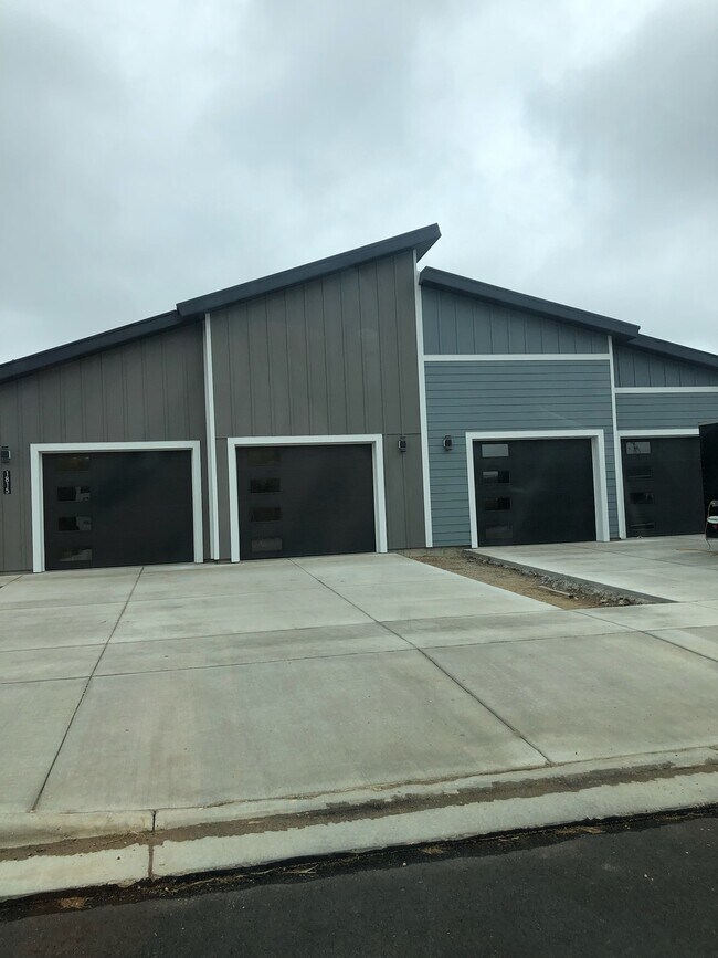 1815 3rd St NW, Watertown, SD 57201