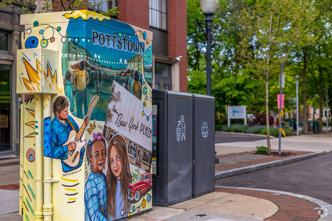 North End prides itself on its cleanliness, providing artful trash cans around High Street.