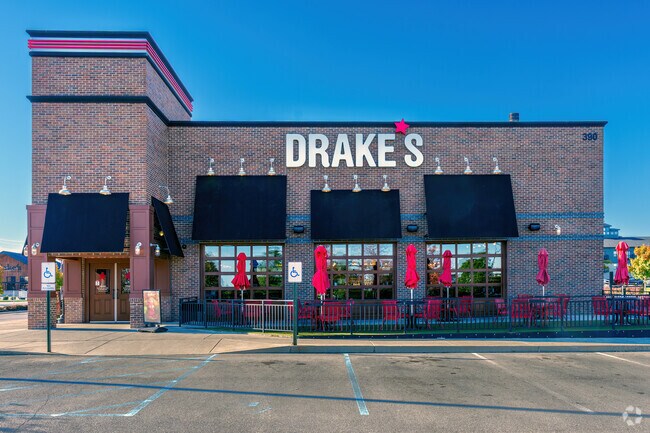 Brannon Crossing residents enjoy lunch or dinner at Drake's in the nearby shopping center.