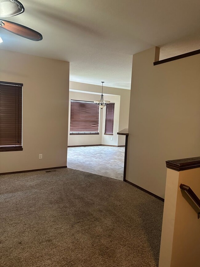 1548 W Hickory St, Haysville, KS 67060