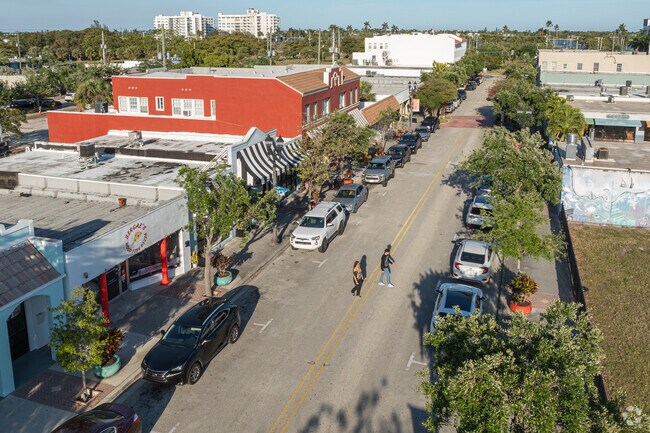 Residents in Old Northwood enjoy a variety of shops and restaurants on Northwood Road.
