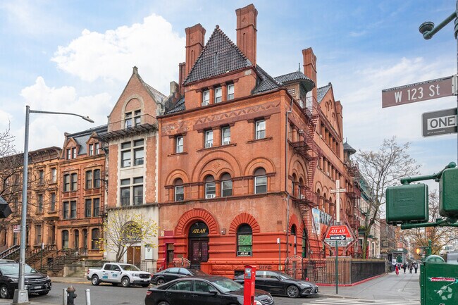 Great Tomorrows USA is in Harlem, New York City.