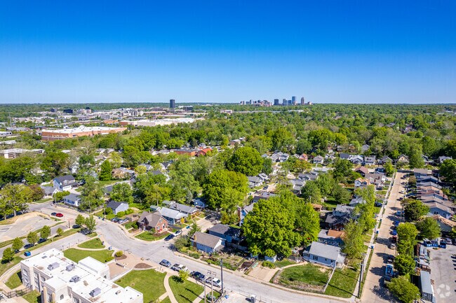 Maplewood is one of St Louis' original suburbs originally established in the early 1900s.