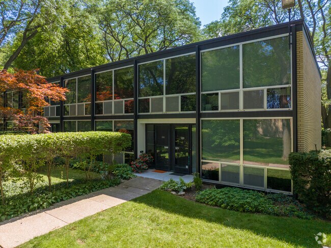 Lafayette Park is the largest collection of steel and glass townhouses designed by van der Rohe.