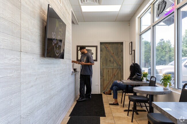 Loved in the Hazel Crest Proper neighborhood Glo Jean’s Kitchen has delicious meatless options.