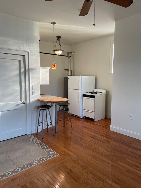 1173 7th St W unit 4, Saint Paul, MN 55102 - photo 1