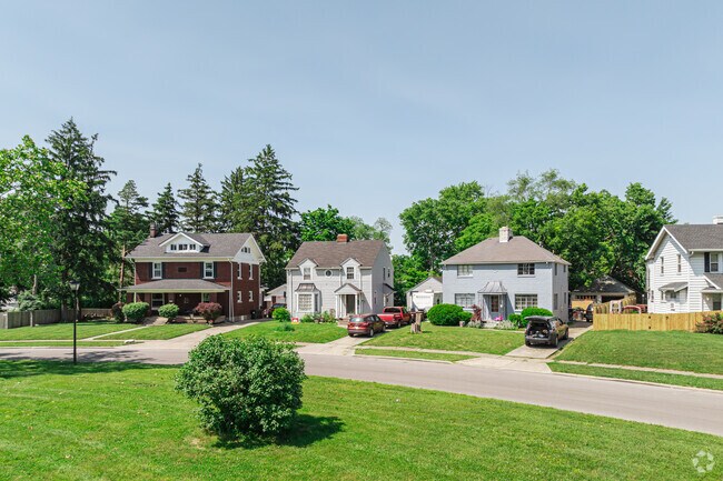 Originally developed in the mid-20th century, Sunset-Park Place features charming mid-century homes and quiet streets.