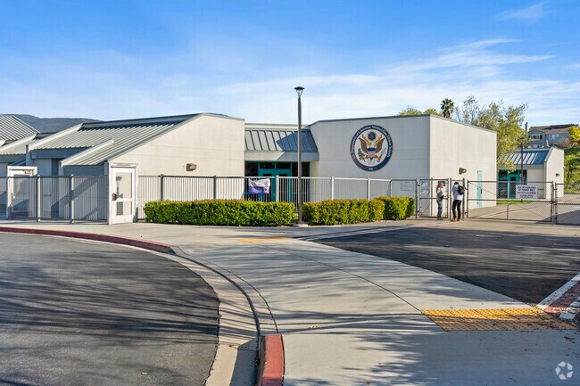 Paula Valley Elementary: Vibrant learning environment nestled in the Vail Ranch neighborhood.