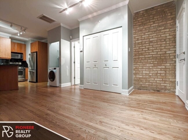 624 W Roscoe St unit 2, Chicago, IL 60657 - photo 6