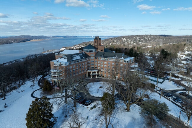 Hudson Lab School is a private school.