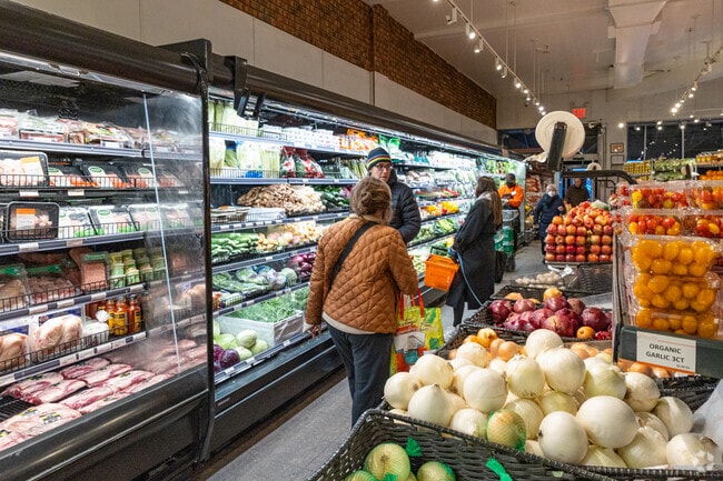 Gourmet supermarket Citarella is a regular option for food near Metropolitan Hill.