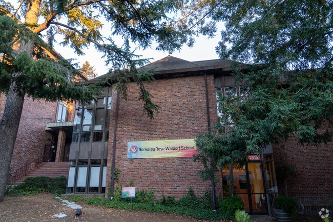 Berkeley Rose Waldorf School provides education in the neighborhood of 
Elmwood.