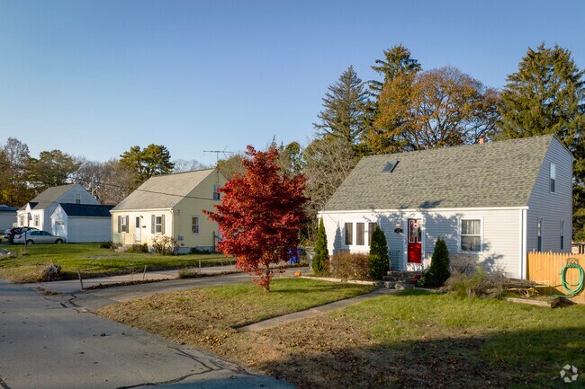 Charming New England-style homes line the streets of Centreville.