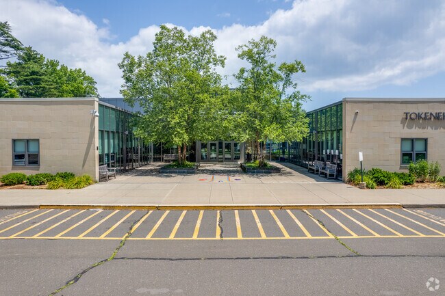 Tokeneke Elementary School is a top choice school for students living in Darien.