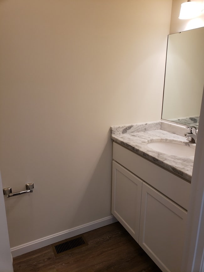 Downstairs 1/2 Bath