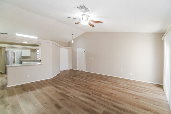 8045 W Larkspur Dr, Peoria, AZ 85381 - photo 5