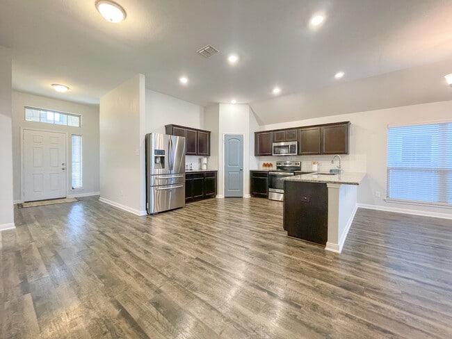 10624 Langham Dr, Waco, TX 76708 - photo 4