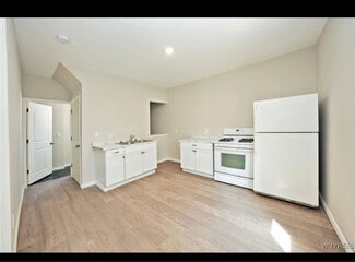 275 Genesee St Unit lower, Lockport, NY 14094