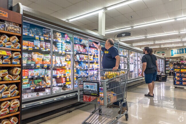 Summit Park residents benefit from the accessibility of Smith's Market for all their needs.