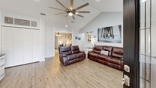 8499 Bandera Cir W, Jacksonville, FL 32244 - photo 2