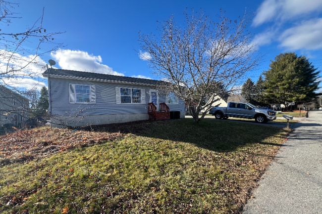 17 Judith St, Lewiston, ME 04240 - photo 4