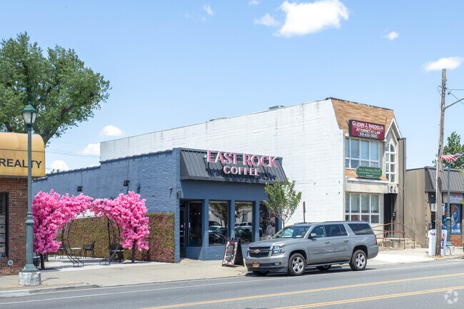 Island Park’s East Rock Coffee Shop serves coffee and bites in a stylish, modern space.