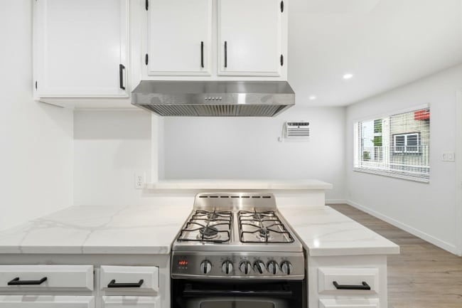 5549 Fulcher Ave unit 4, North Hollywood, CA 91601 - photo 3