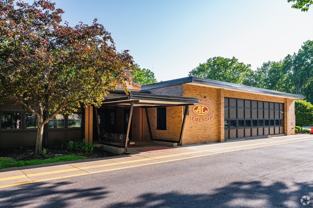Redwood Elementary School is a school option in the Avon Lake area.
